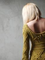 Девушки в свитерах  фото